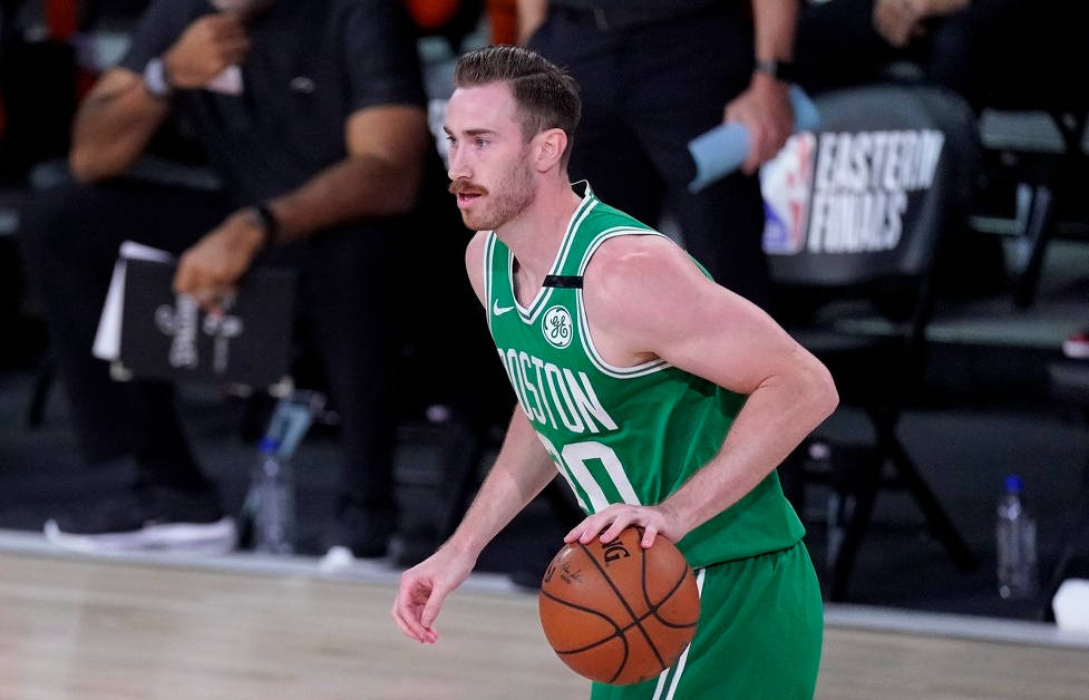 黄蜂队宣布与球员戈登-海沃德续约三年的简单介绍