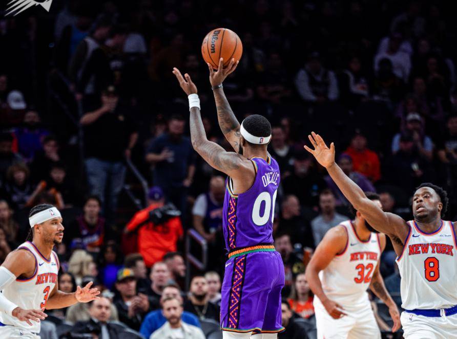 尼克斯血洗湖人，布克高光表现