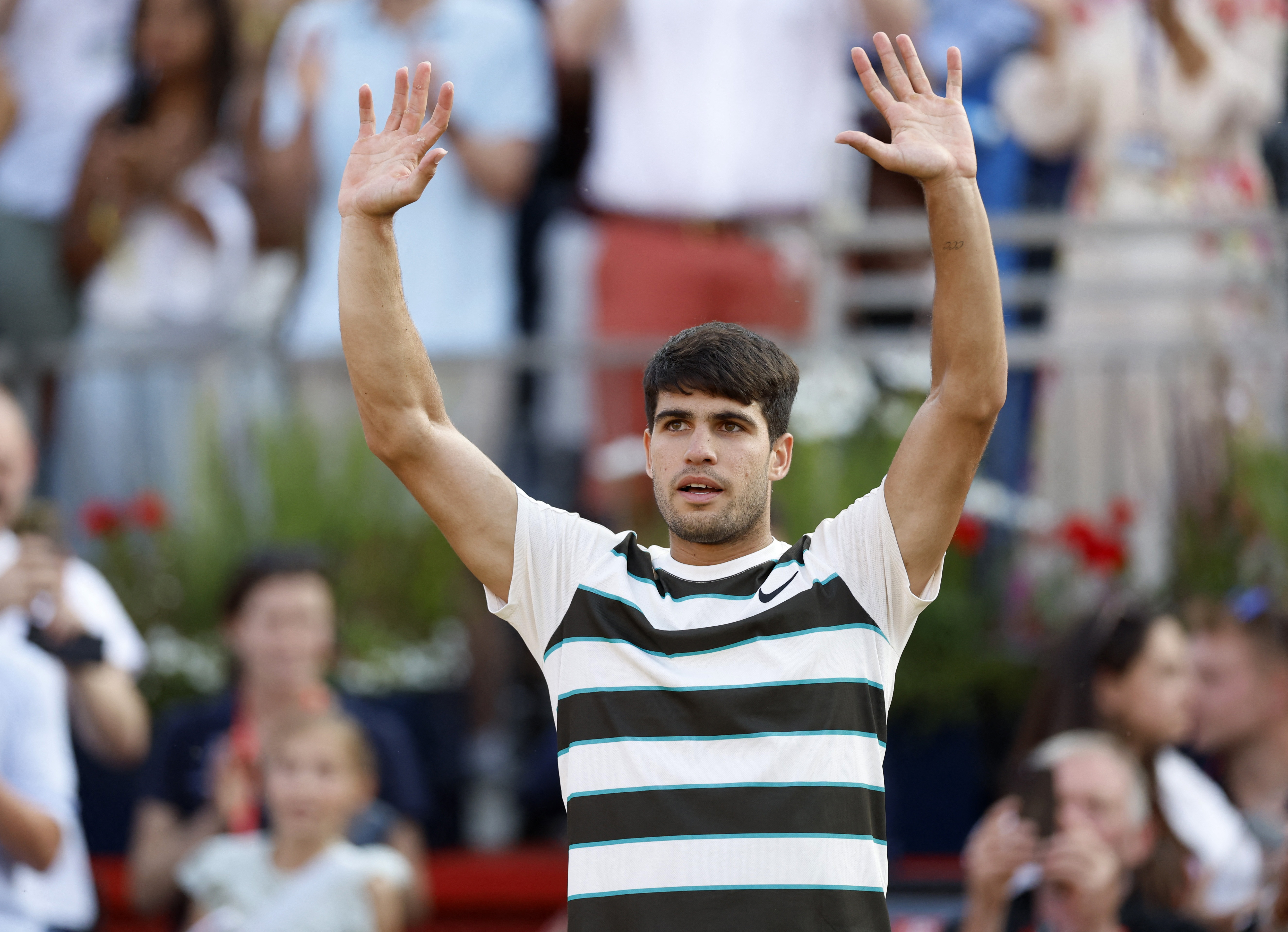 世界网球队轻取英国网球队，阿尔卡拉斯制霸全场的简单介绍