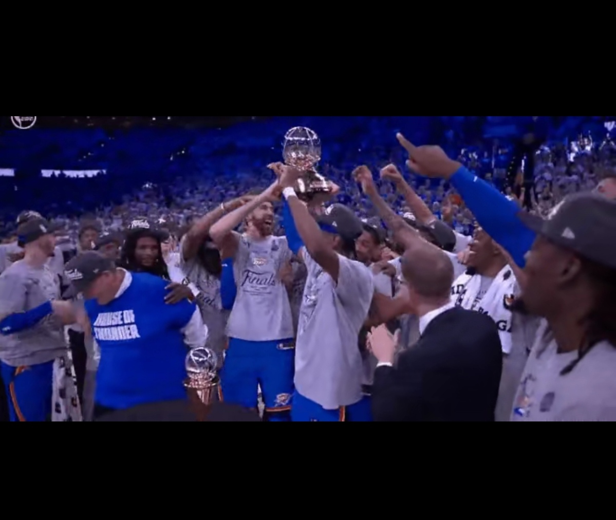 雷霆力克勇士，西蒙斯制霸全场