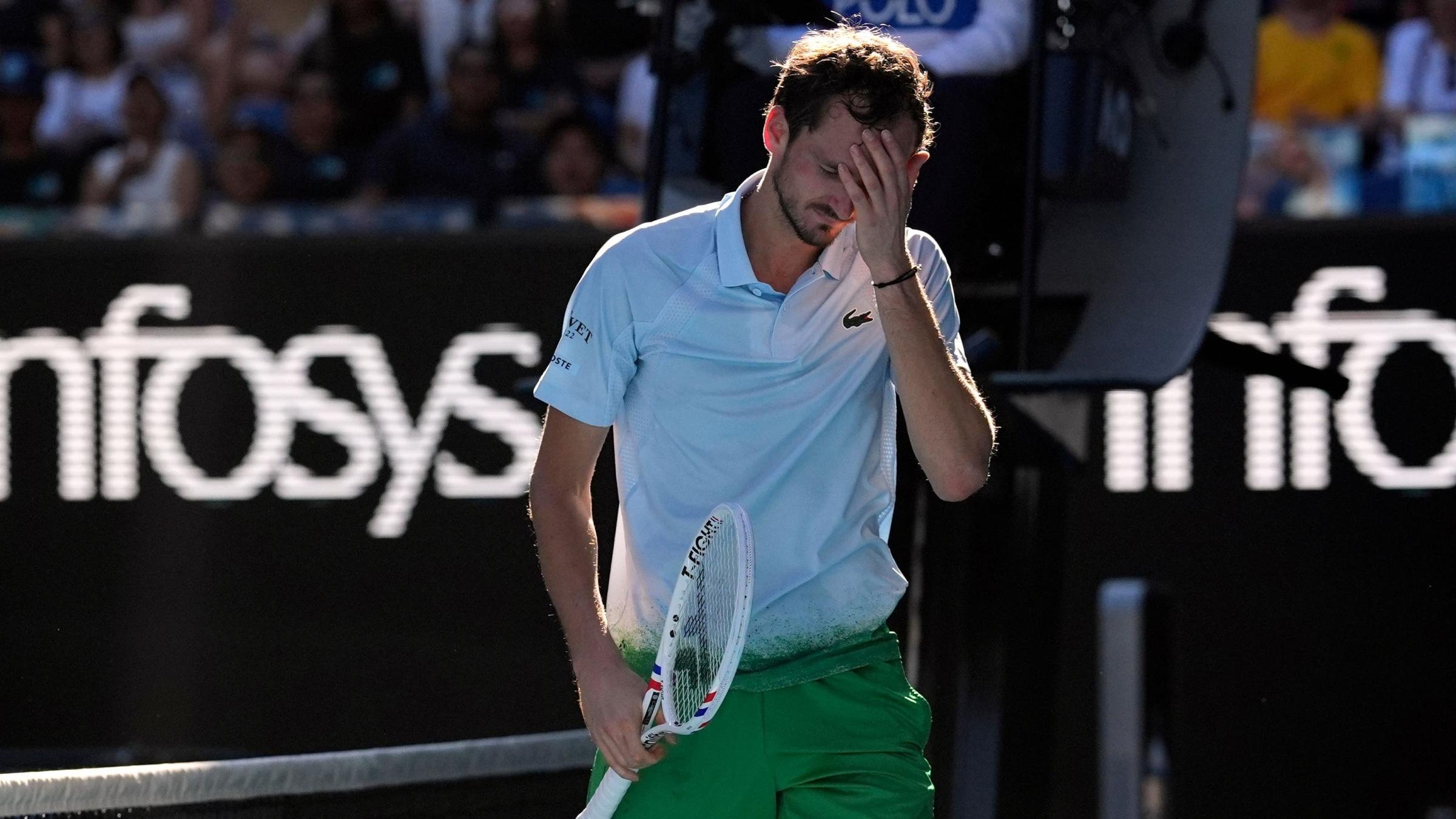 包含世界网球队险胜日本网球队，梅德韦杰夫绝境逆转的词条