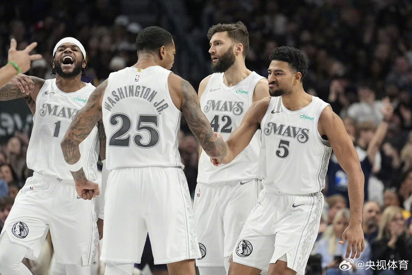 关于独行侠队客场连胜，战胜雷霆队的信息