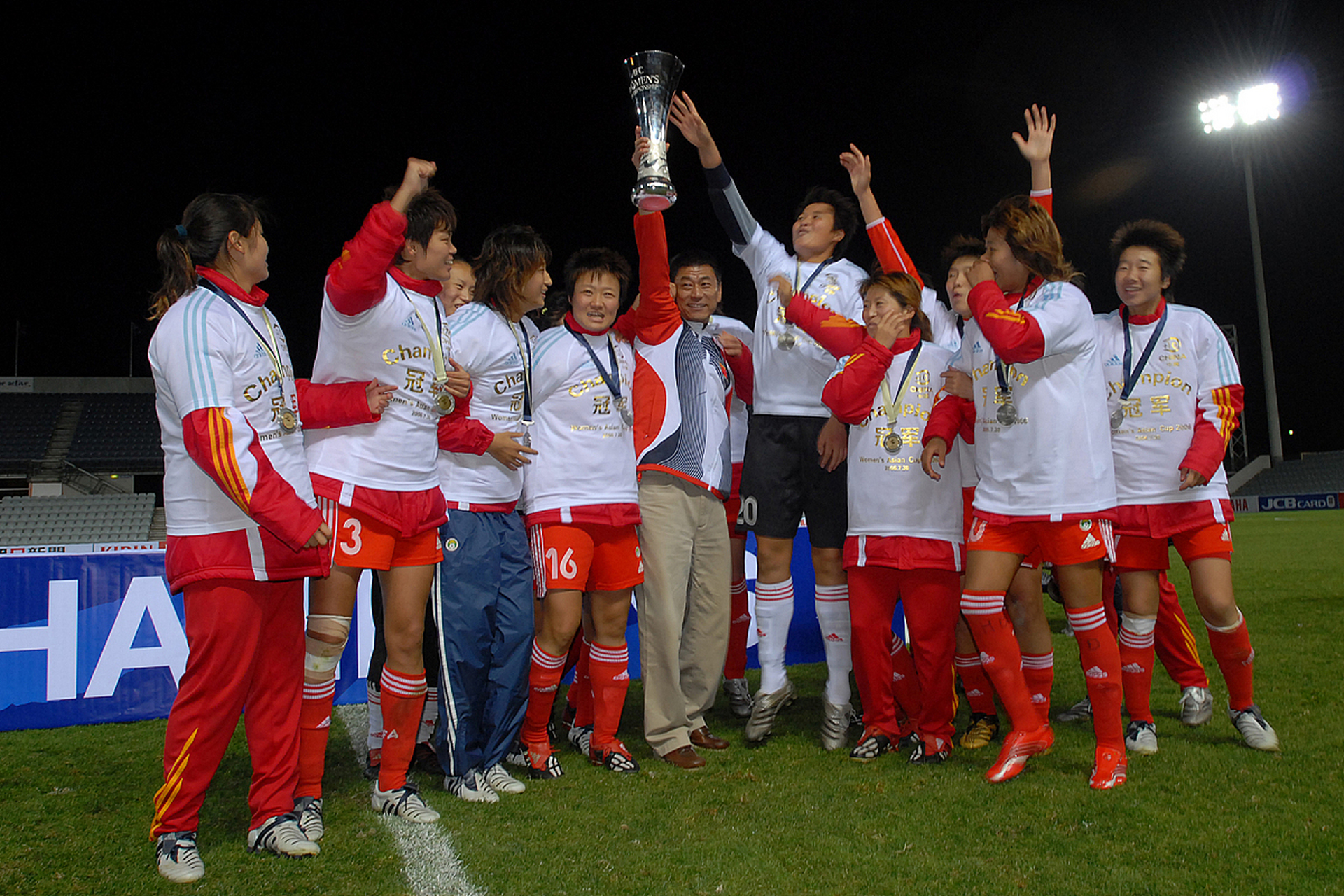 九游体育直播-中国女足赢得关键比赛，壮志凌云的简单介绍