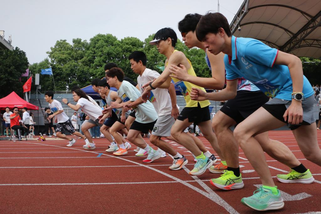 包含选手们技艺精湛，运动风采展现完美力量的词条