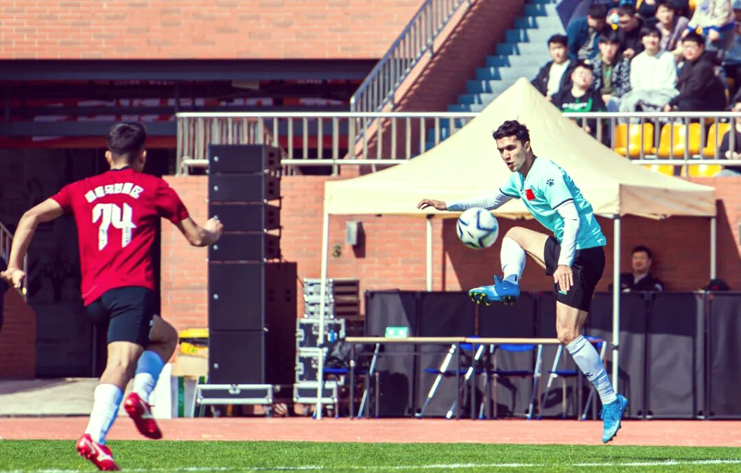 足球决赛进入激烈对抗，胜者分晓的简单介绍