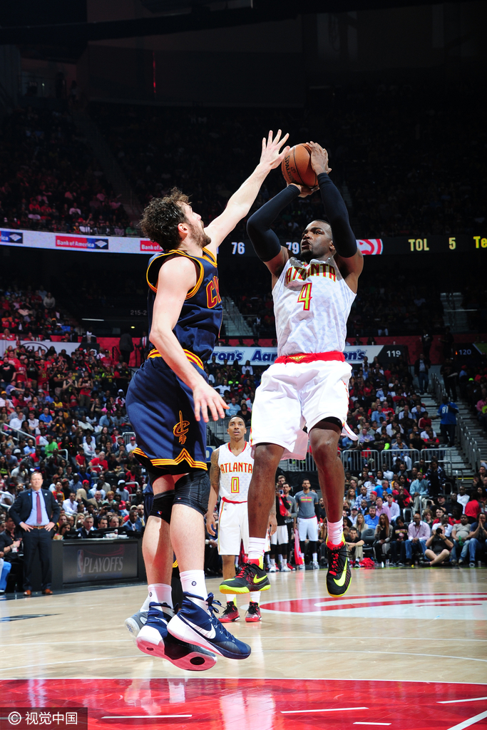 老鹰队客场胜利，士气大振冲击榜首的简单介绍