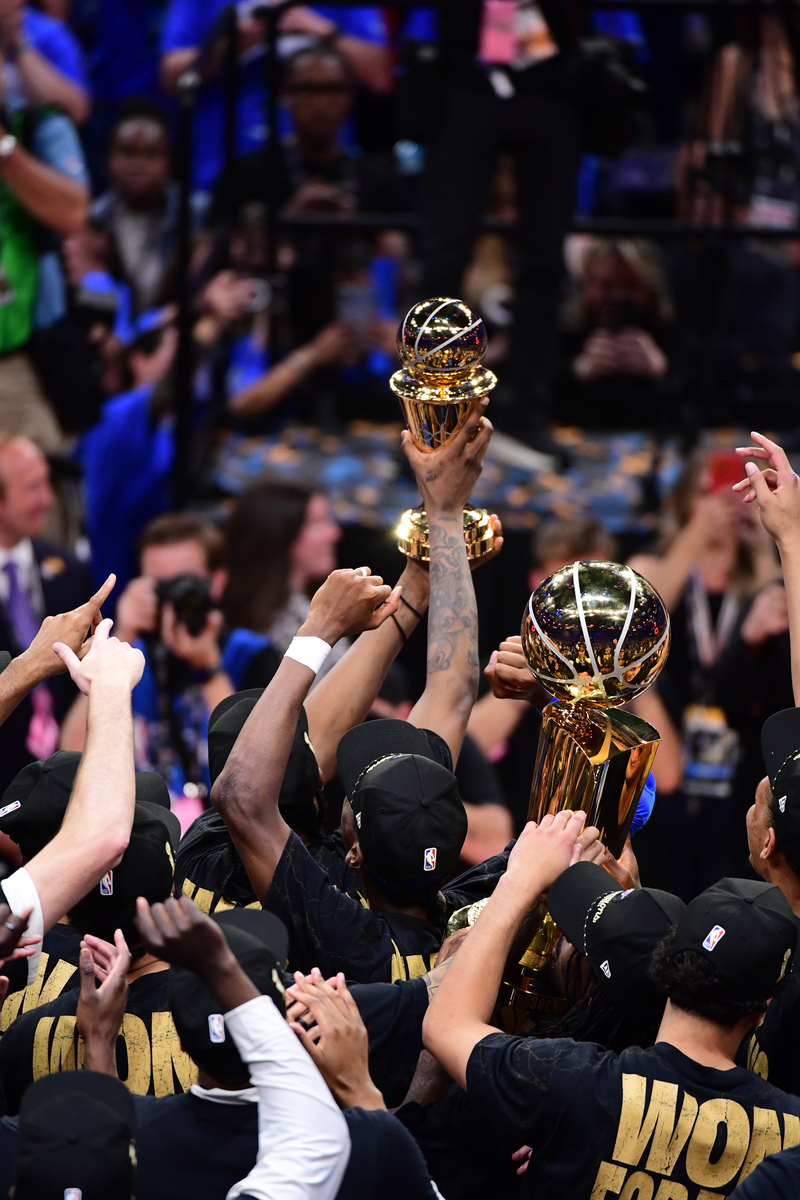 九游娱乐官方-MVP球员在比赛中连续拿高分，稳坐得分王宝座的简单介绍