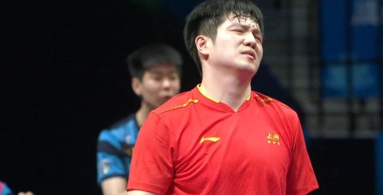 中国队翻盘英格兰队,樊振东统治全场 中国队翻盘英格兰队,樊振东统治全场