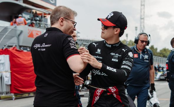 包含威廉姆斯轻取阿斯顿马丁，周冠宇扛起全队的词条