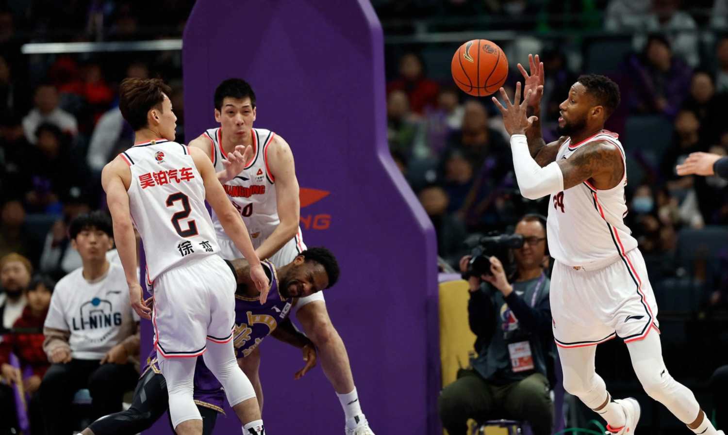 九游娱乐首页-广东队险胜新疆队,库里带队取胜