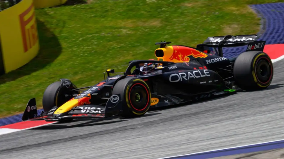 关于迈凯伦鏖战红牛车队，诺里斯扛起全队的信息